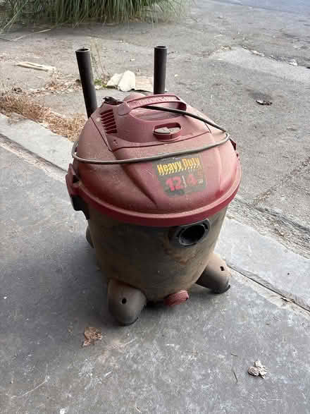 Photo of free Shop vac no hose (South Richmond) #1