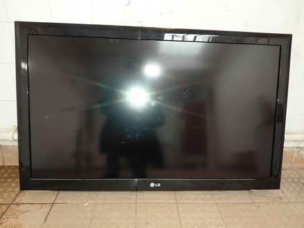 Photo of free Tv 42 inch (Sw13) #2