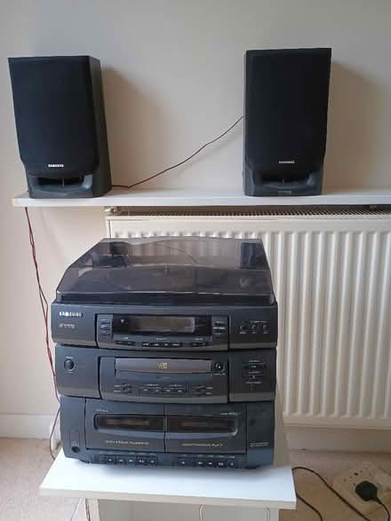 Photo of free Hi-fi (cassette and tuner only working) and speakers (Bloomfield) #1