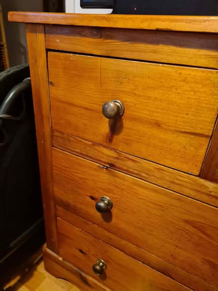 Photo of free Chest of drawers. (Walton-on-Thames KT12) #4
