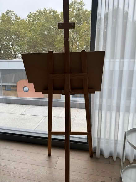 Photo of free Easel (hackney, E2) #1