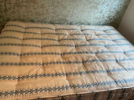 Photo of free 4’6” Divan bed with drawers (Reigate RH2 9JN) #2