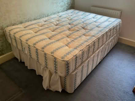 Photo of free 4’6” Divan bed with drawers (Reigate RH2 9JN) #1
