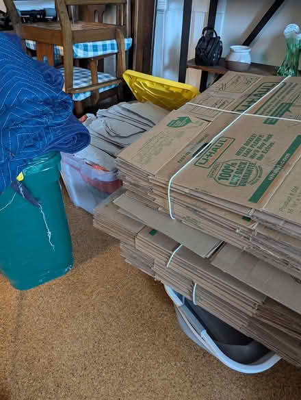 Photo of free SM and med moving boxes (New Britain) #1