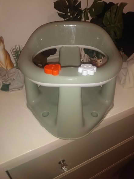 Photo of free Baby bath seat (Tottenham N17) #1