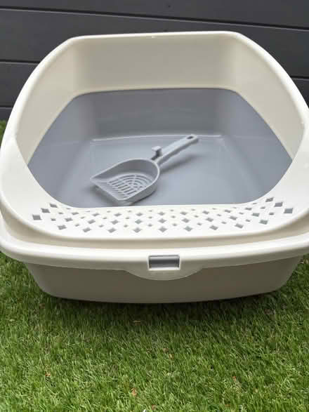Photo of free Cat litter tray (Richmond TW9) #1