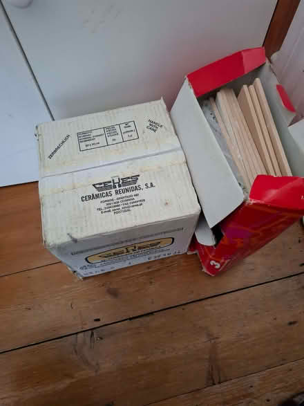 Photo of free 33 white 20cm x 20cm ceramic wall tiles (Fortis Green N10) #1
