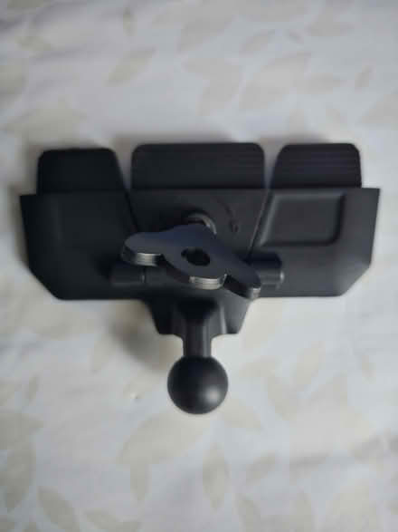 Photo of free Car CD/DVD phone mount (Raritan Township/Ringoes) #1