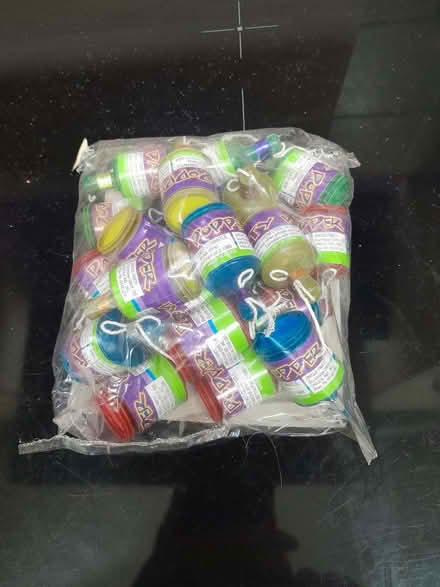 Photo of free 20 party poppers (Wigmore HR6) #1