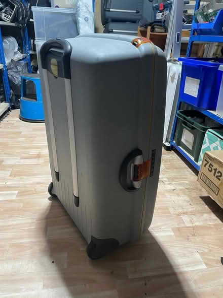 Photo of free X3 Hard Shell Samsonite Suitcases (Melbourne CM1) #1
