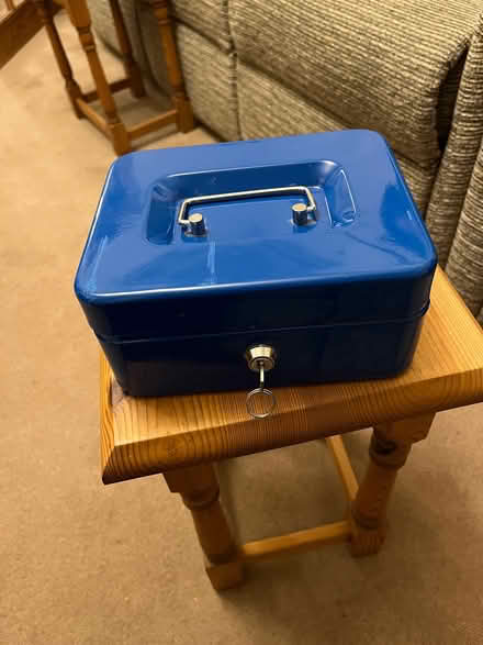 Photo of free Metal cash box (Kendal LA9) #1