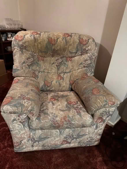 Photo of free 3 piece suite including 1 electric recliner chair. (Charlton OX12) #2