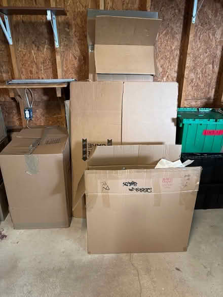 Photo of free Packing material-boxes and paper (Parole) #1