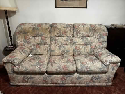 Photo of free 3 piece suite including 1 electric recliner chair. (Charlton OX12) #1