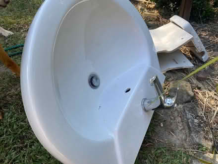 Photo of free Free standing sink (Greengrove NSW 2250) #1