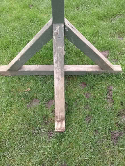 Photo of free bird table (Tolworth KT5) #3