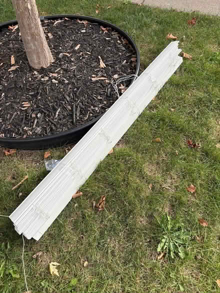 Photo of free CURB ALERT Venetian blind (Derry/Bronte Rd) #1