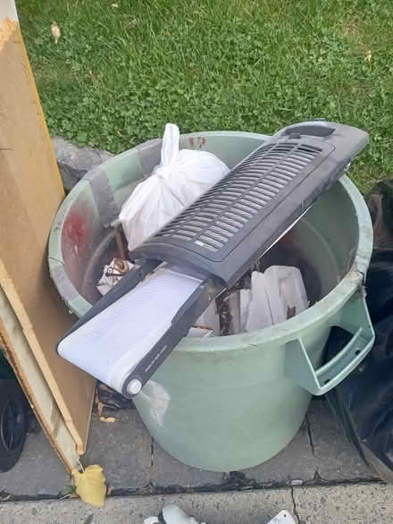 Photo of free Unknown (St-Andrew st./ Parent) #1