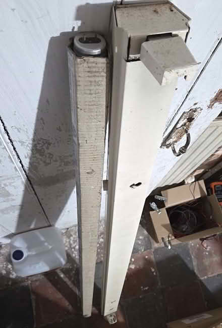 Photo of free 5ft fluorescent light fitting + tube (Heaton Norris SK4) #1