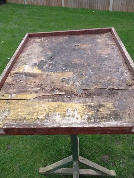 Photo of free bird table (Tolworth KT5) #2