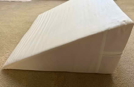 Photo of free Wedge Support Pillow (Cupertino - DeAnza and 280) #1
