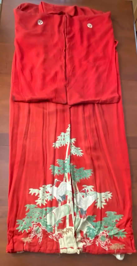 Photo of free Red silk kimono (Nr Fresh Pond & Mt Auburn Cem.) #3