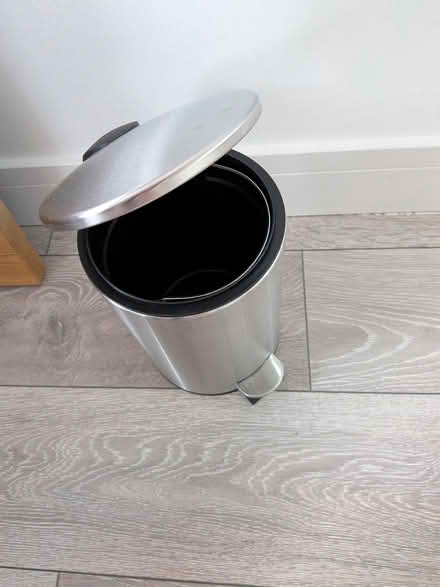Photo of free Small bin (Camden Town NW1) #2