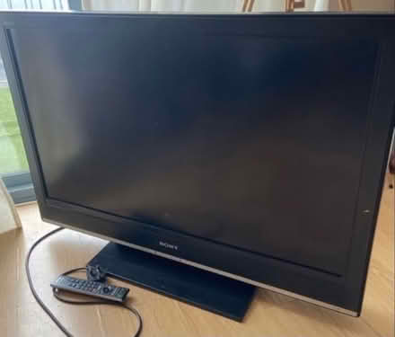 Photo of free 42 inch tv (Shooters Hill SE18) #1