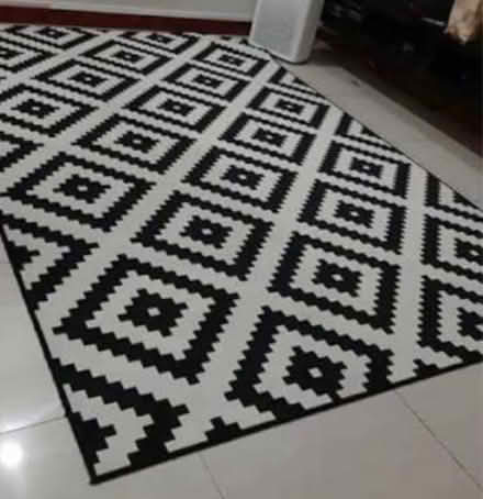 Photo of free Large rug (Shooters Hill SE18) #1