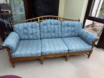Photo of free American spindle back settee (Ceri SY16) #1