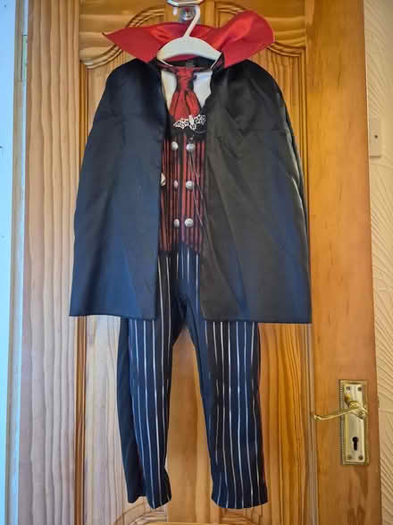 Photo of free Dracula costume for 2-3 year old (Cabra) #1
