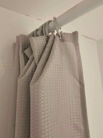Photo of free Grey Textured Shower Curtain (Monkwick CO2) #4