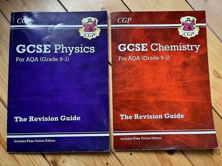 Photo of free AQA GCSE science revision guides (Poulner BH24) #1