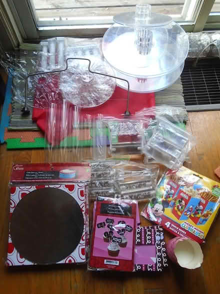 Photo of free Caking decorating set (Currell and Tweedsmuir) #1
