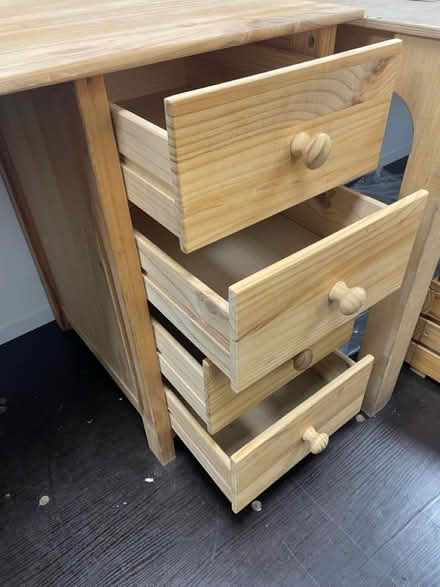 Photo of free Desk (Walthamstow E17) #2