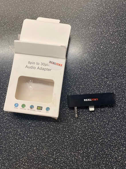 Photo of free 8pin (lightning) to 30pin (iPod) audio adapter (Woodmancote GL11) #2