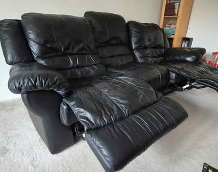 Photo of free Leather recliner 3 seater couch (Kingston Bagpuize OX13) #1