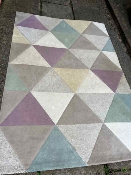 Photo of free Large Rug 230x160cm (Peachcroft OX14) #1