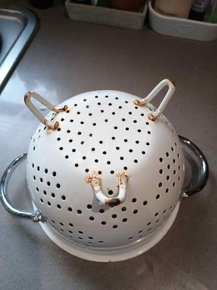 Photo of free Metal enamelled colandar (Barming Heath ME16) #3