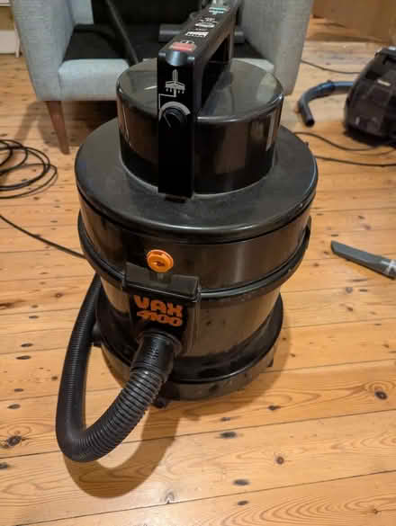 Photo of free Vacuum cleaner old and working (Osney OX2) #1