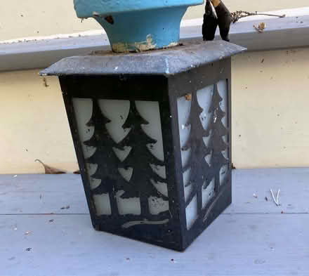 Photo of free Antique porch lamp (Nr Fresh Pond & Mt Auburn Cem.) #1