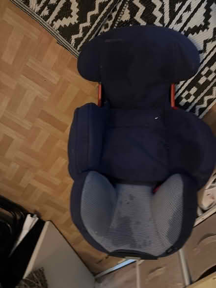 Photo of free Car seat red and blue one (Tuebrook L13) #2