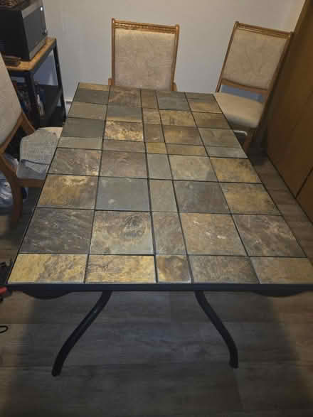 Photo of free Table (Howell, MI) #1