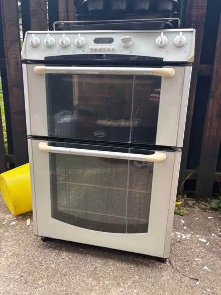 Photo of free Free standing oven (S6) #1