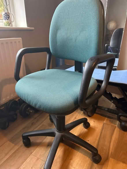 Photo of free Desk chair (Seal TN15) #1