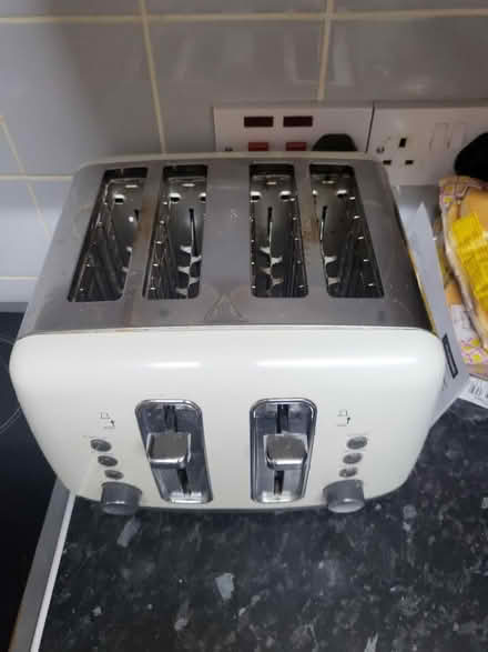 Photo of free 4 slice toaster (SM6) #1