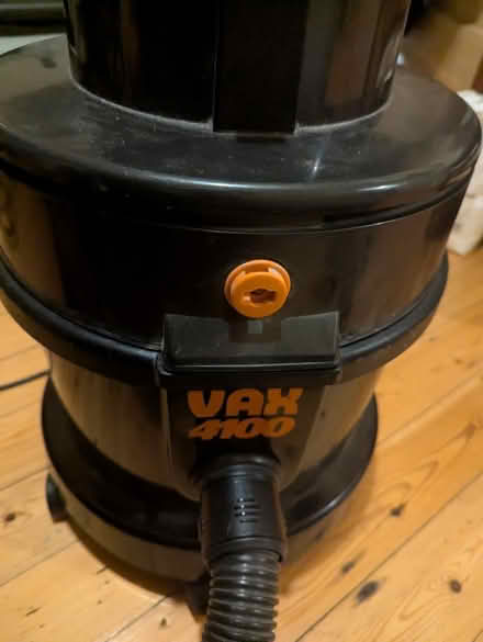 Photo of free Vacuum cleaner old and working (Osney OX2) #4