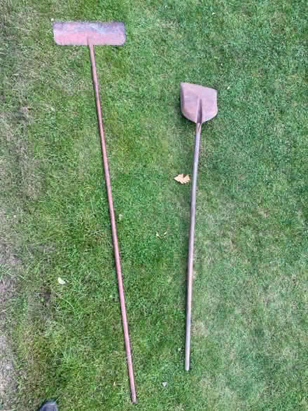 Photo of free Long handle shovel (Craiglockhart EH14) #1