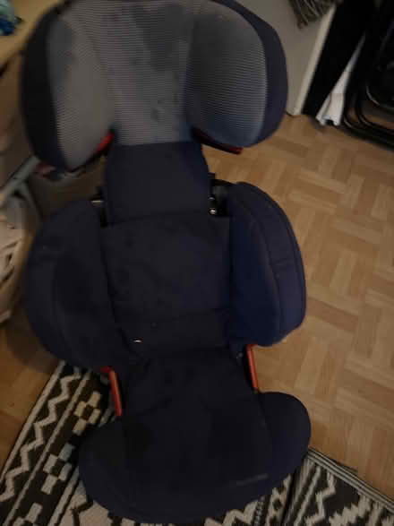 Photo of free Car seat red and blue one (Tuebrook L13) #1