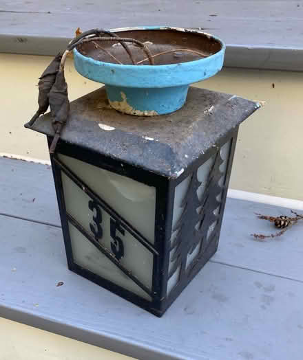 Photo of free Antique porch lamp (Nr Fresh Pond & Mt Auburn Cem.) #2